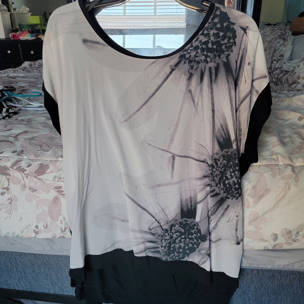 💞HP💞 Apt.9 black and white flower top